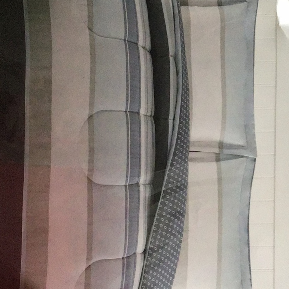 3 pc Comforter and shams  queen/full. Reversible